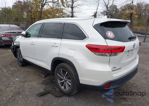 2019 Toyota Highlander Xle z USA, uszkodzony, nr VIN 5TDJZRFH1KS595341